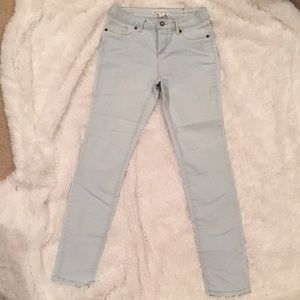 Artisan NY Light Wash Stretchy Skinny Jeans, US 6